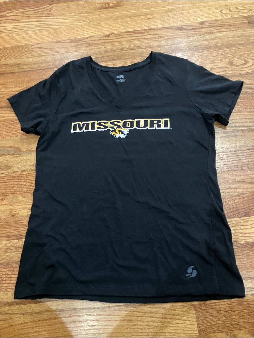 Soffe Black V-Neck Tee with Missouri Tigers Gold Logo Sz XL EUC
